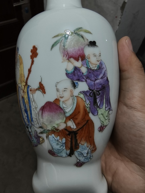 古玩陶瓷粉彩麻姑獻壽圖撇口瓶拍賣,當前價格8000元