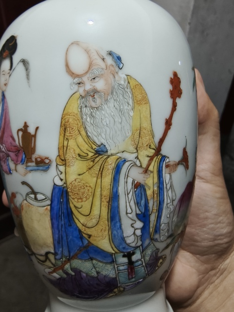 古玩陶瓷粉彩麻姑獻壽圖撇口瓶拍賣,當前價格8000元