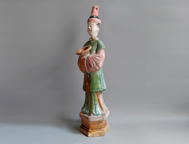 古玩陶瓷三彩捧盤仕女俑拍賣，當前價格9699元