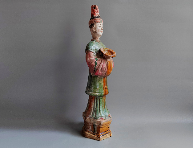 古玩陶瓷三彩捧盤仕女俑拍賣，當前價格9699元