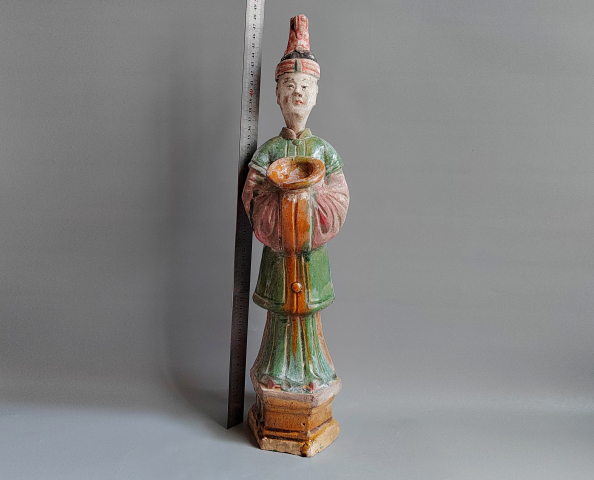 古玩陶瓷三彩捧盤仕女俑拍賣，當前價格9699元