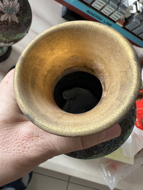 古玩陶瓷景泰藍雕花卉紋花瓶一對拍賣,當前價格1200元