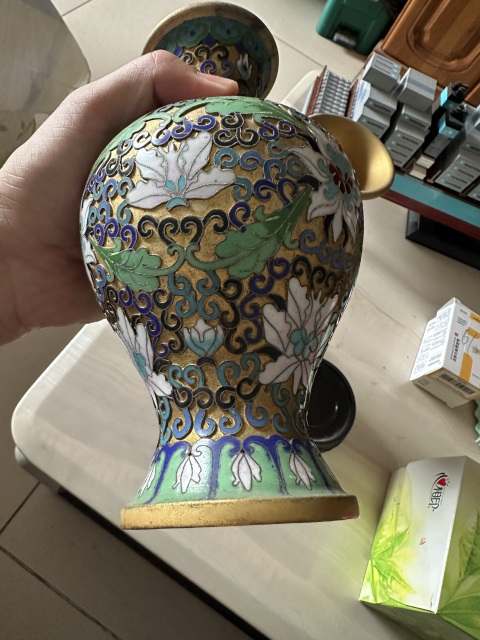 古玩陶瓷景泰藍雕花卉紋花瓶一對拍賣,當前價格1200元