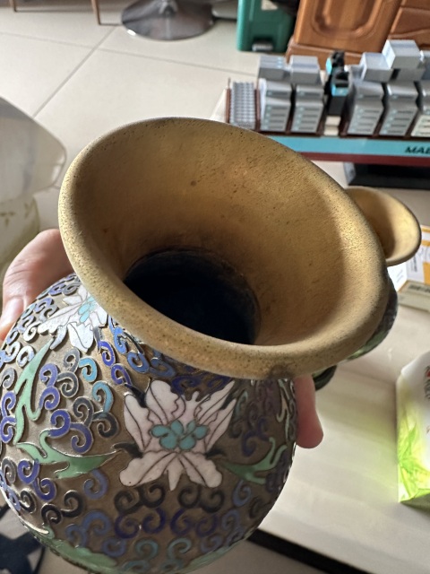 古玩陶瓷景泰藍雕花卉紋花瓶一對拍賣,當前價格1200元