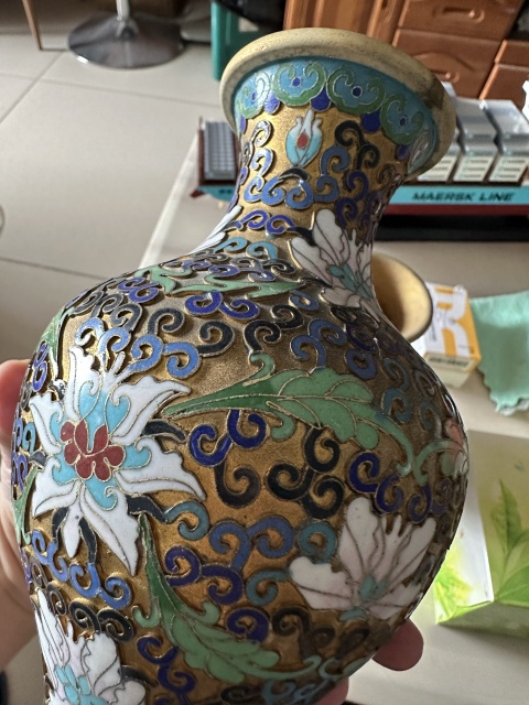 古玩陶瓷景泰藍雕花卉紋花瓶一對拍賣,當前價格1200元