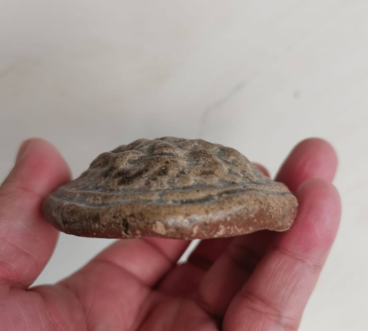 古玩陶瓷越窯青釉陶金餅拍賣,當前價格0元