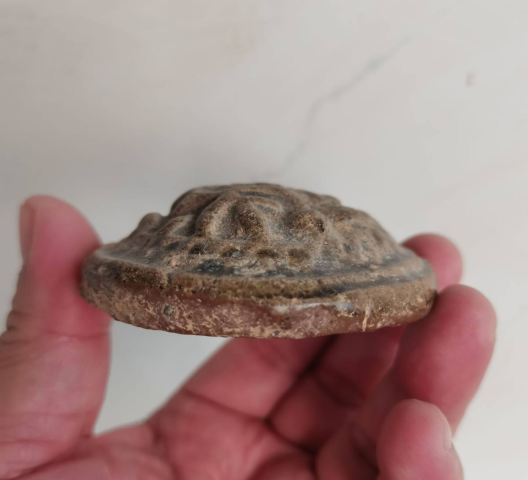 古玩陶瓷越窯青釉陶金餅拍賣,當前價格0元