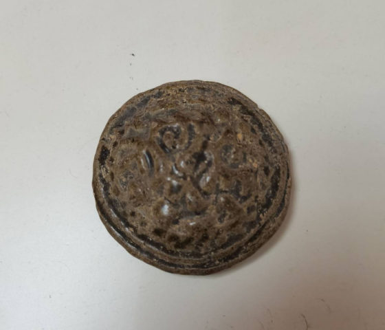 古玩陶瓷越窯青釉陶金餅拍賣,當前價格0元