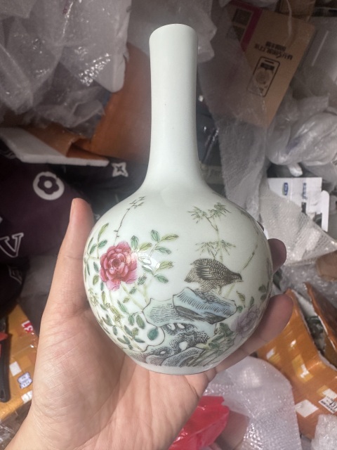 古玩陶瓷粉彩安居樂業(yè)圖天球瓶拍賣,當(dāng)前價(jià)格5000元