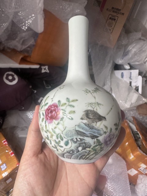 古玩陶瓷粉彩安居樂業(yè)圖天球瓶拍賣,當(dāng)前價(jià)格5000元
