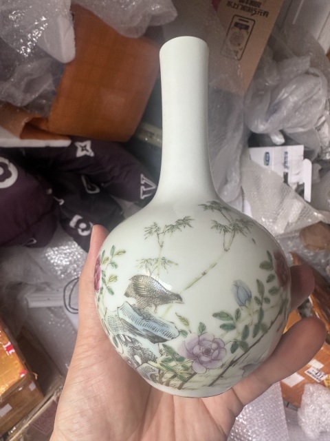 古玩陶瓷粉彩安居樂業(yè)圖天球瓶拍賣,當(dāng)前價(jià)格5000元