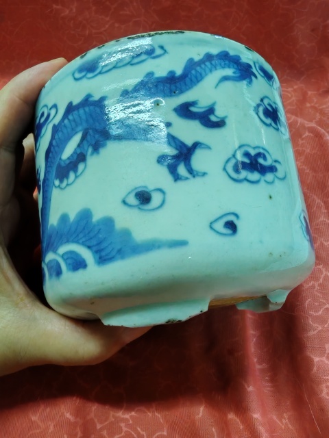 古玩陶瓷晚清龍紋青花三足筒式香爐拍賣，當(dāng)前價(jià)格1200元