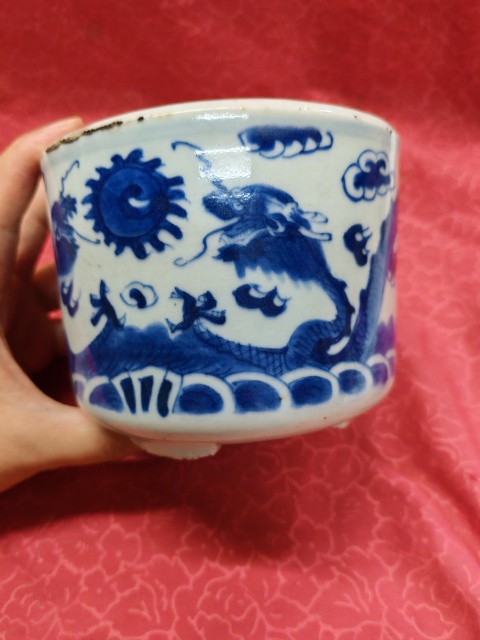 古玩陶瓷晚清龍紋青花三足筒式香爐拍賣，當(dāng)前價(jià)格1200元