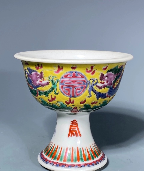 赤地鶴文高足盃 大清雍正年製 款 唐物 中国古玩 中国美術 域鉴古玩】清雍正-双龙捧寿粉彩高足杯拍卖价格/图片/值多少钱
