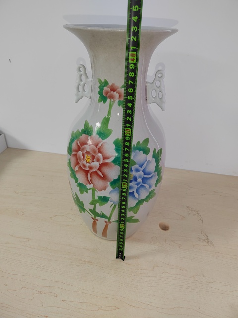 古玩陶瓷牡丹紋竹絲刷花雙耳撇口瓶拍賣,當前價格400元