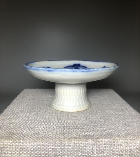 古玩陶瓷青花蝴蝶花卉紋高足貢盤拍賣,當(dāng)前價(jià)格0元
