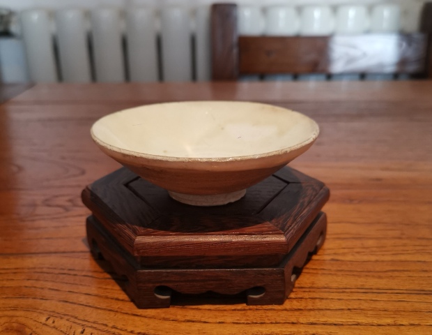 古玩陶瓷宋金?白釉斗笠盞拍賣，當(dāng)前價格999元