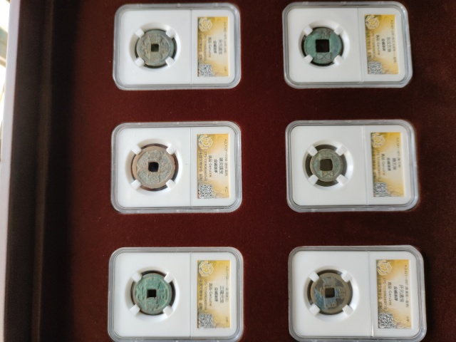 古玩錢幣中華千年貨幣典藏集拍賣,當前價格18000元