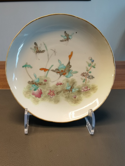古玩陶瓷清晚·粉彩蝶戀花紋盤真品鑒賞圖