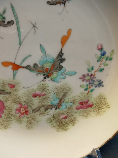 古玩陶瓷大清同治年製官窯本朝款粉彩蝶戀花紋盤拍賣,當前價格2980元