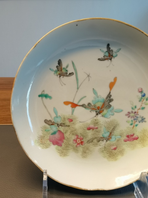 古玩陶瓷大清同治年製官窯本朝款粉彩蝶戀花紋盤拍賣,當前價格2980元