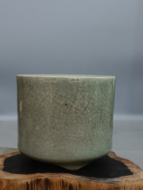 古玩陶瓷哥釉開片三足爐拍賣,當(dāng)前價(jià)格888元