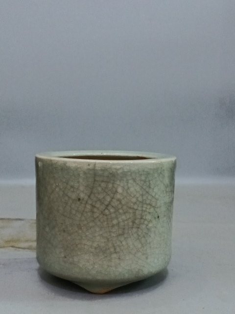 古玩陶瓷哥釉開片三足爐拍賣,當(dāng)前價(jià)格888元