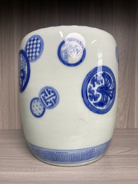 古玩陶瓷清中期 青花皮球花紋文房案缸拍賣,當(dāng)前價(jià)格850元