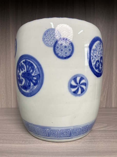 古玩陶瓷清中期 青花皮球花紋文房案缸拍賣,當(dāng)前價(jià)格850元