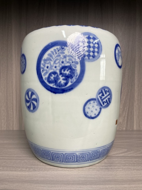 古玩陶瓷清中期 青花皮球花紋文房案缸拍賣,當(dāng)前價(jià)格850元