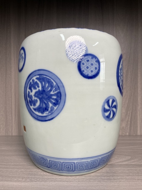 古玩陶瓷清中期 青花皮球花紋文房案缸拍賣,當(dāng)前價(jià)格850元
