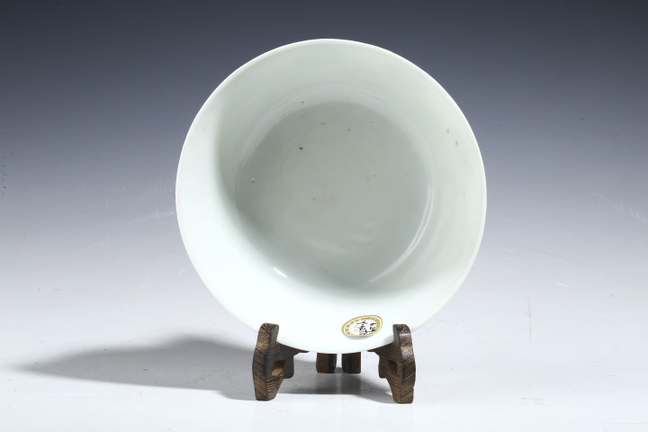 古玩陶瓷晚清·青花釉里紅皮球花紋碗拍賣,當(dāng)前價(jià)格4600元