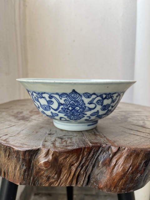古玩陶瓷清中期青花淡描花卉紋折沿碗拍賣,當前價格599元