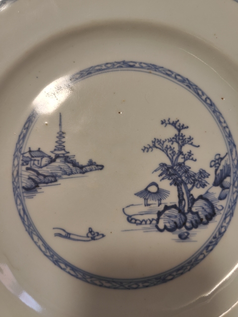 古玩陶瓷清早·青花山水人物紋折沿盤真品鑒賞圖