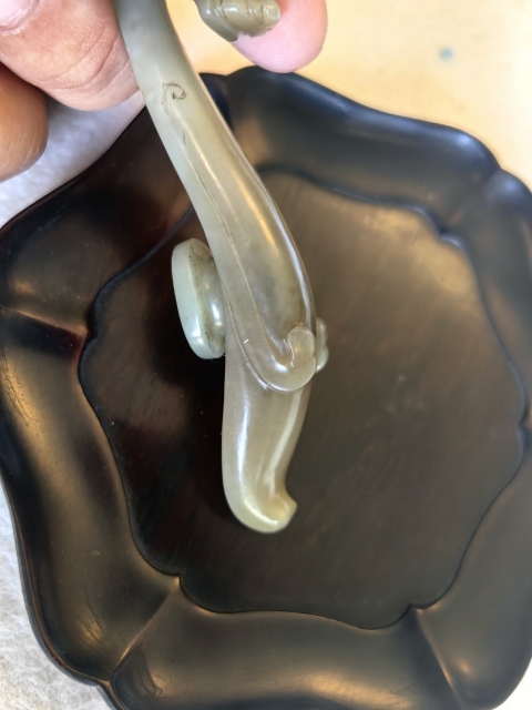 古玩雜項明代特殊龍紋—明末且末藍飛翼云龍紋帶鉤拍賣，當前價格18500元