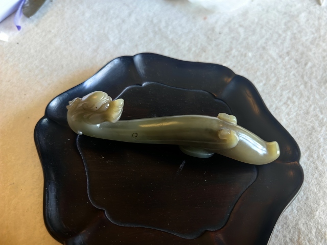 古玩雜項明代特殊龍紋—明末且末藍飛翼云龍紋帶鉤拍賣，當前價格18500元