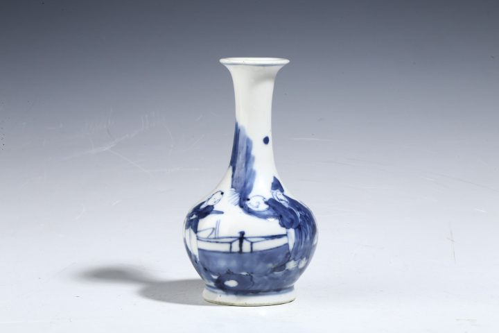 古玩陶瓷清晚·青花人物紋長頸撇口瓶拍賣，當前價格3500元