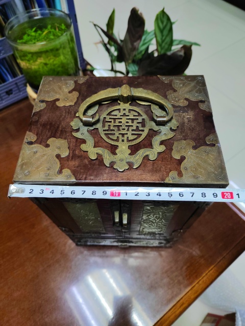 古玩雜項(xiàng)嵌玉首飾盒(柜)拍賣,當(dāng)前價(jià)格6888元
