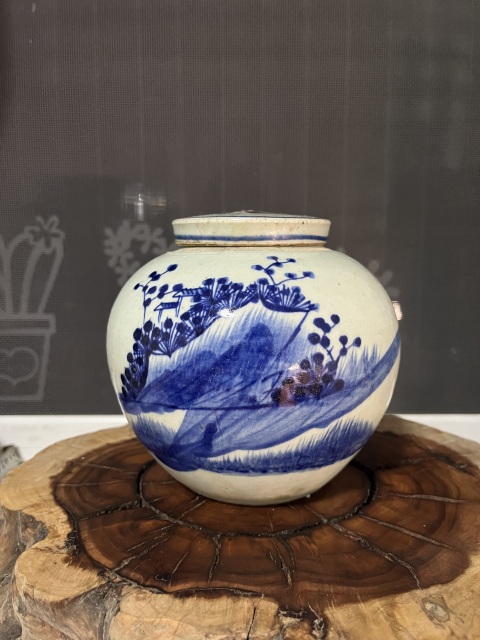 古玩陶瓷青花花卉紋蓋罐拍賣(mài),當(dāng)前價(jià)格750元