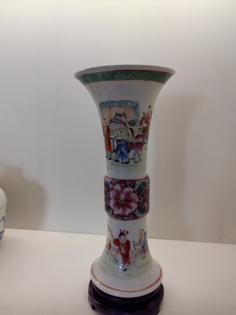 古玩陶瓷乾隆年制款嬰戲紋粉彩束腰花觚拍賣，當前價格8800元