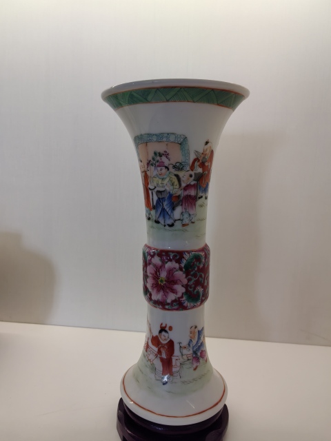 古玩陶瓷乾隆年制款嬰戲紋粉彩束腰花觚拍賣，當前價格8800元