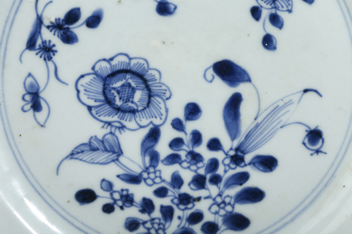 古玩陶瓷清康熙·青花折枝花卉紋盤拍賣，當前價格168元