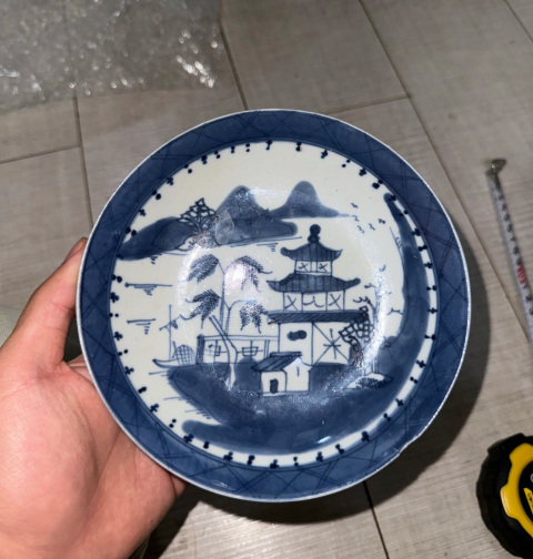 古玩陶瓷樓臺(tái)亭閣山水紋青花盤拍賣,當(dāng)前價(jià)格355元