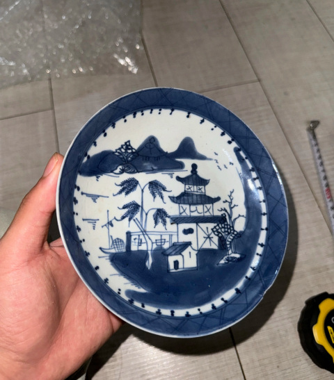 古玩陶瓷樓臺(tái)亭閣山水紋青花盤拍賣,當(dāng)前價(jià)格355元