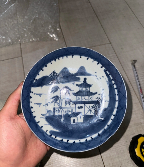 古玩陶瓷樓臺(tái)亭閣山水紋青花盤拍賣,當(dāng)前價(jià)格355元