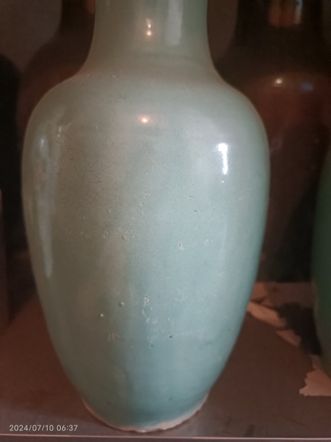 古玩陶瓷松石綠釉羅漢瓶拍賣(mài)，當(dāng)前價(jià)格2000元