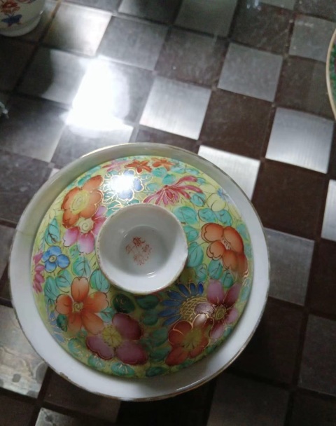 古玩陶瓷民國黃地粉彩百花不落地三才蓋碗拍賣,當前價格700元