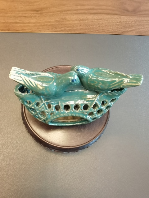 古玩陶瓷大清嘉慶年製官窯款綠釉鏤空喜鵲之家瓷塑拍賣,當(dāng)前價(jià)格1500元