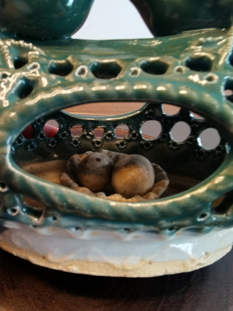 古玩陶瓷大清嘉慶年製官窯款綠釉鏤空喜鵲之家瓷塑拍賣,當(dāng)前價(jià)格1500元
