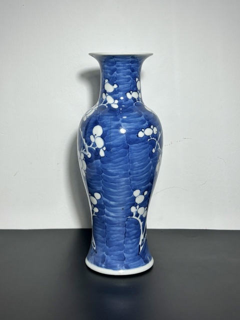 古玩陶瓷晚清光緒·青花留白冰梅圖觀音瓶拍賣,當前價格980元